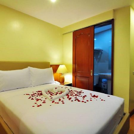 The Well Hotel Cebu Esterno foto