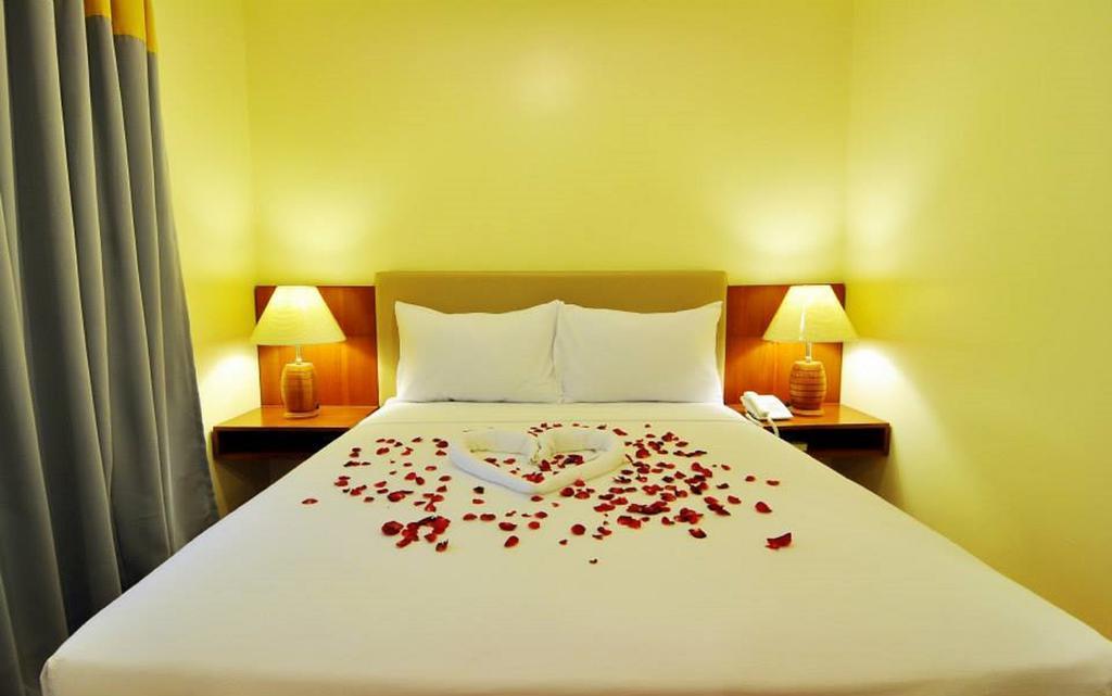 The Well Hotel Cebu Esterno foto