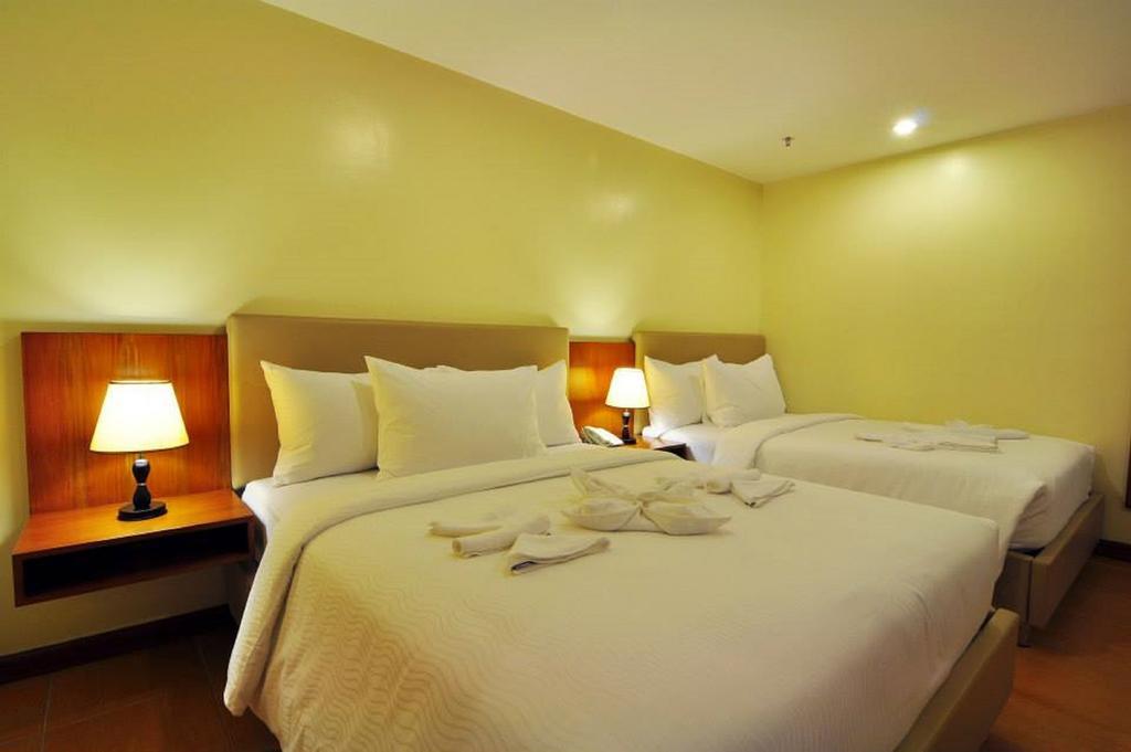 The Well Hotel Cebu Esterno foto