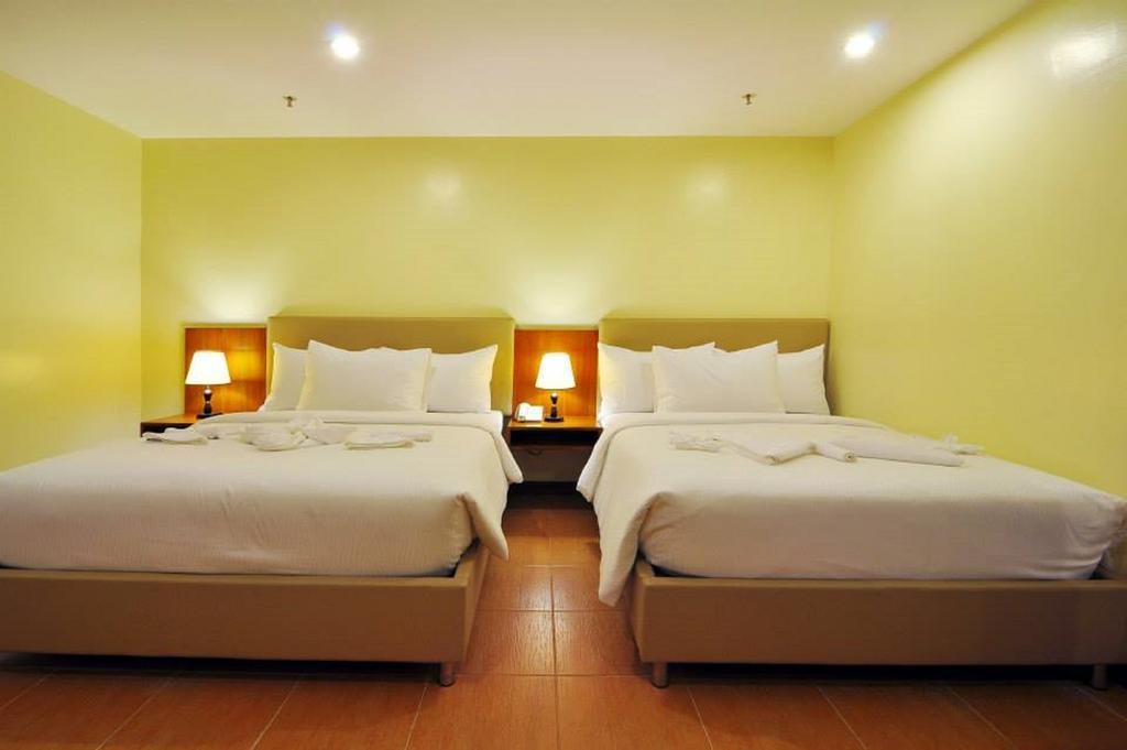 The Well Hotel Cebu Esterno foto