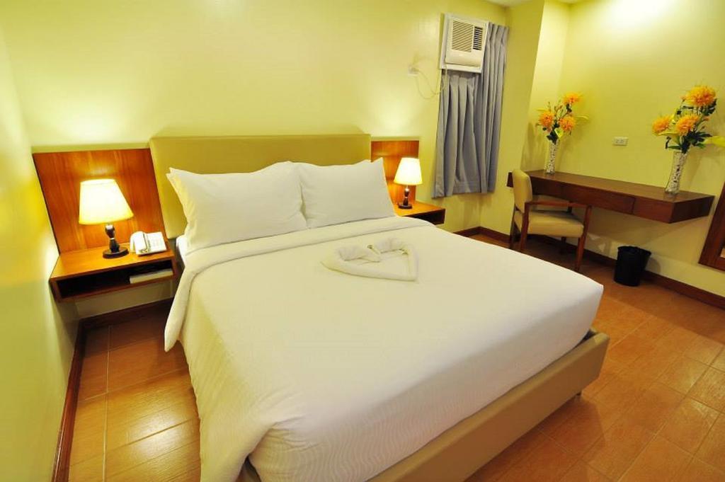 The Well Hotel Cebu Esterno foto