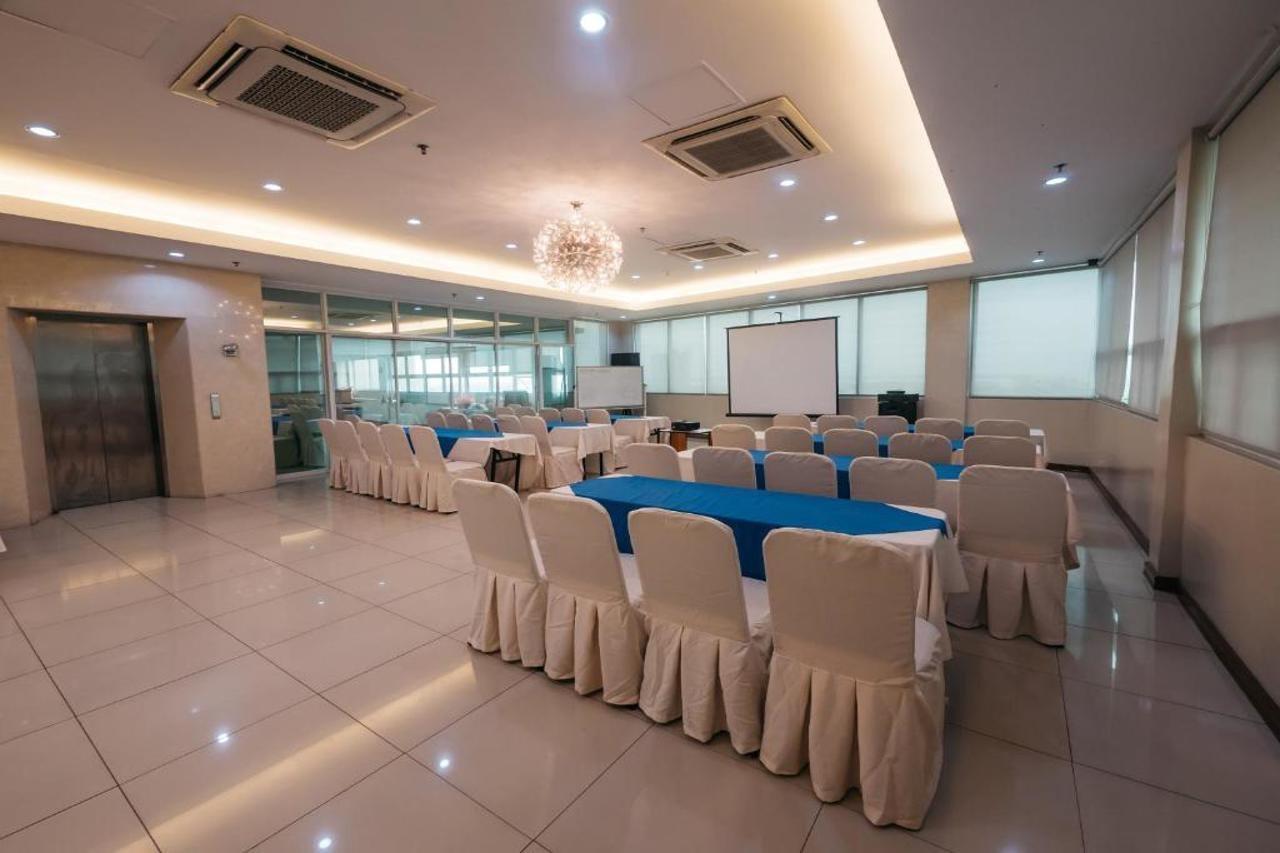 The Well Hotel Cebu Esterno foto