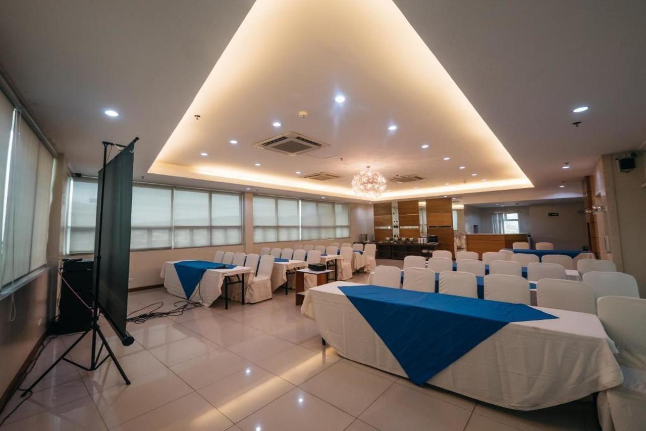 The Well Hotel Cebu Esterno foto
