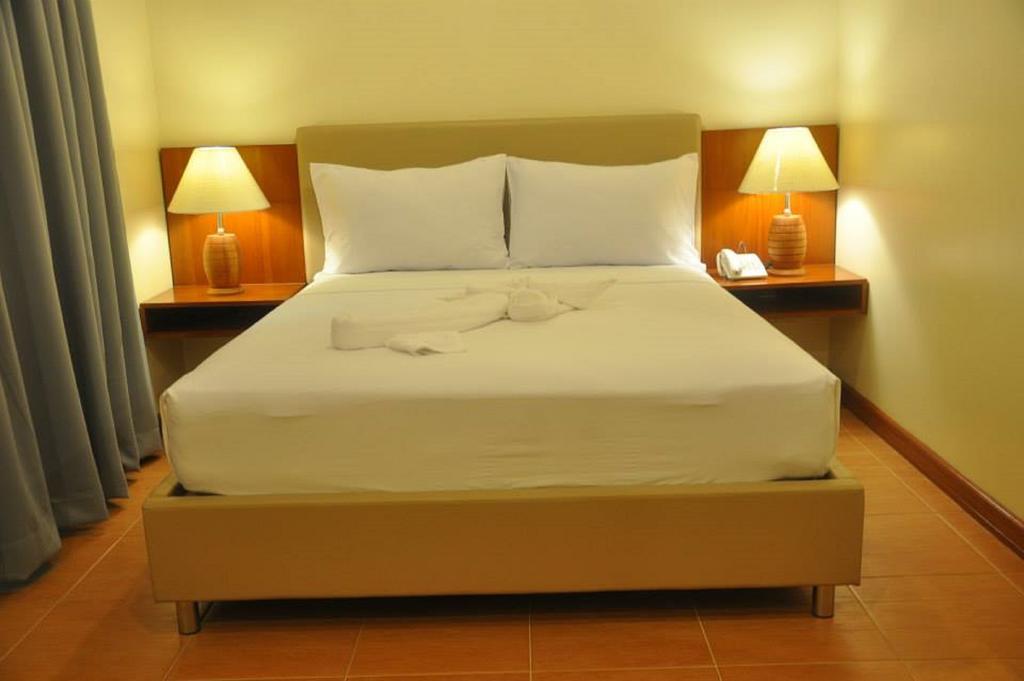 The Well Hotel Cebu Esterno foto