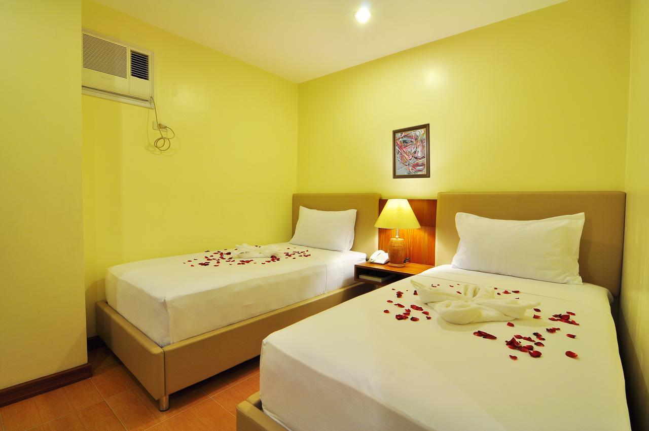 The Well Hotel Cebu Esterno foto