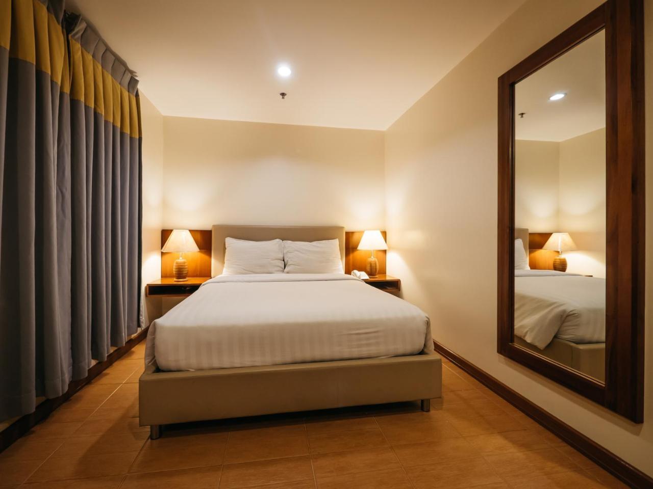 The Well Hotel Cebu Esterno foto