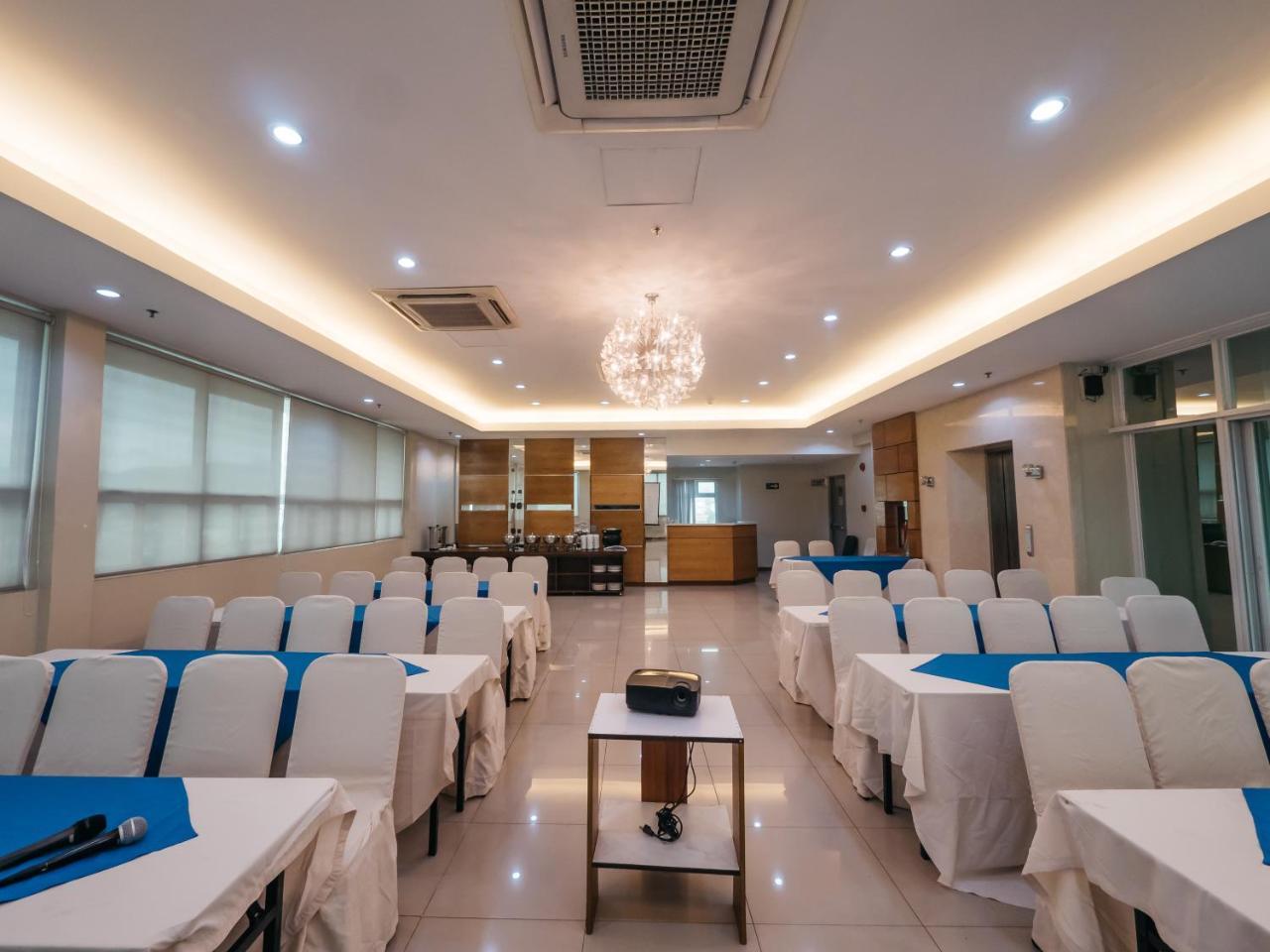 The Well Hotel Cebu Esterno foto