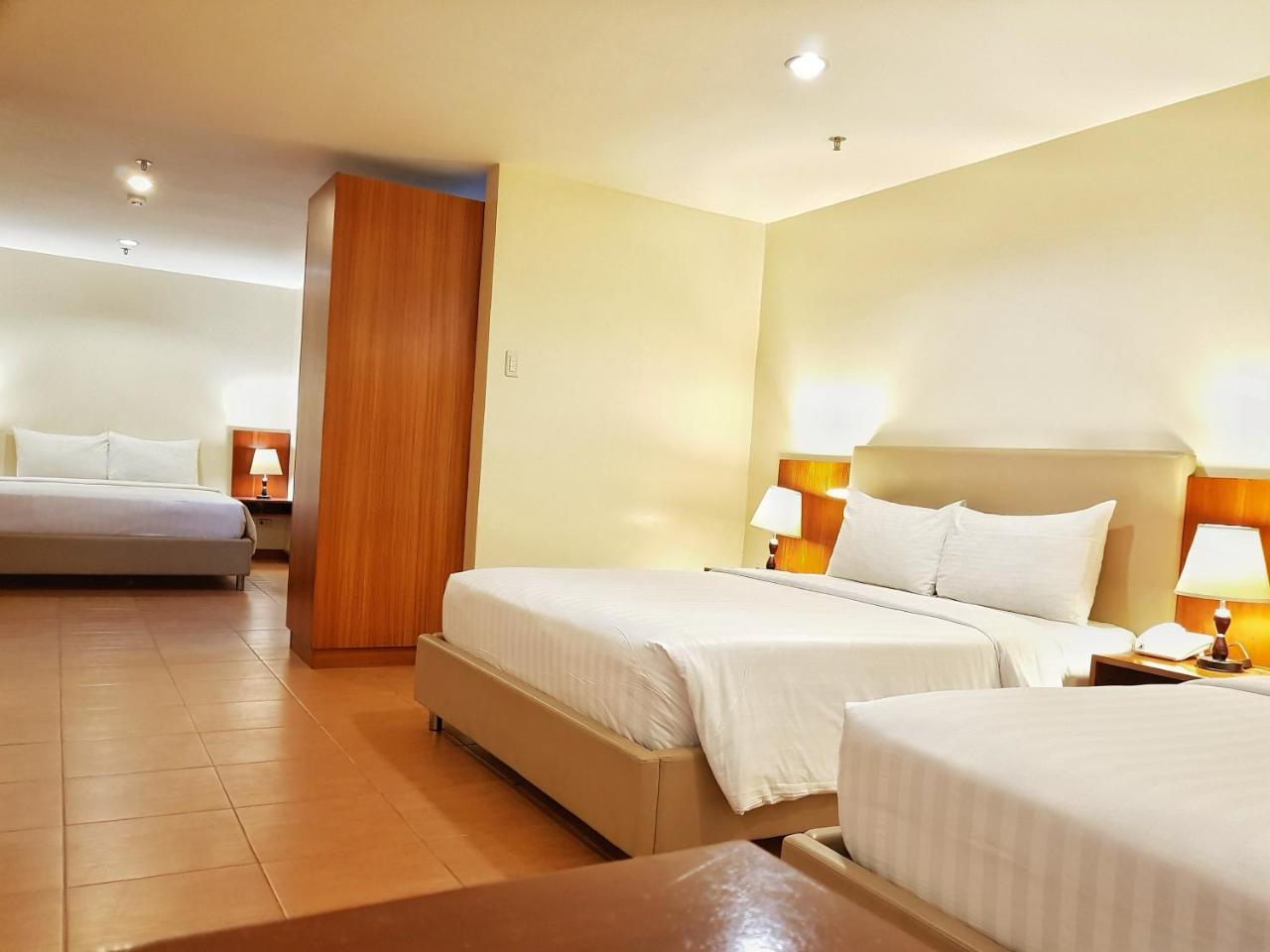 The Well Hotel Cebu Esterno foto