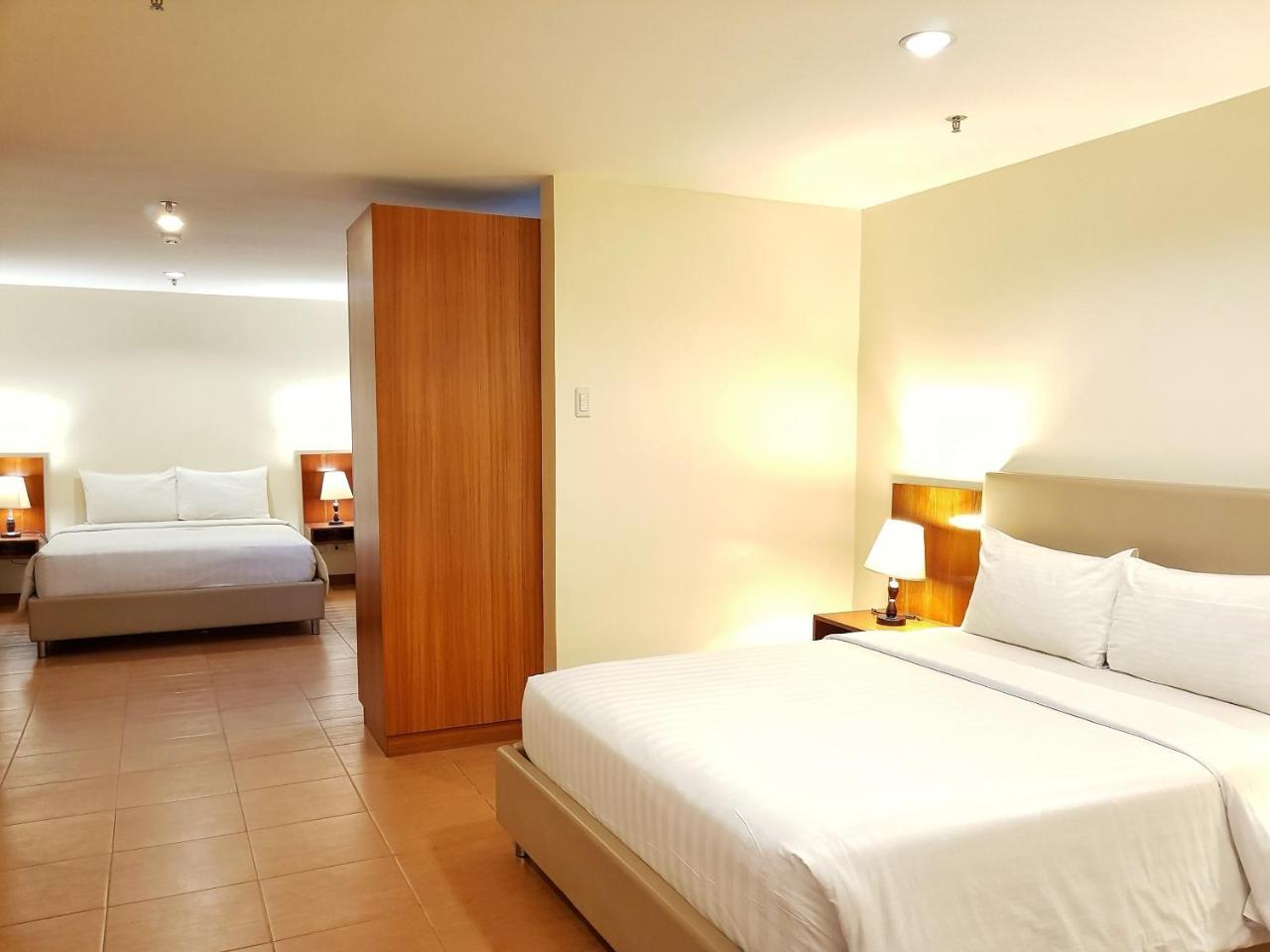 The Well Hotel Cebu Esterno foto